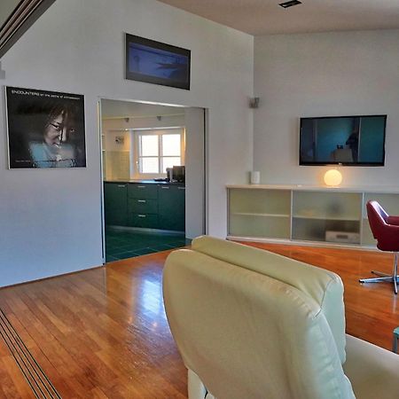 Poet Apartment Ljubljana Exteriör bild