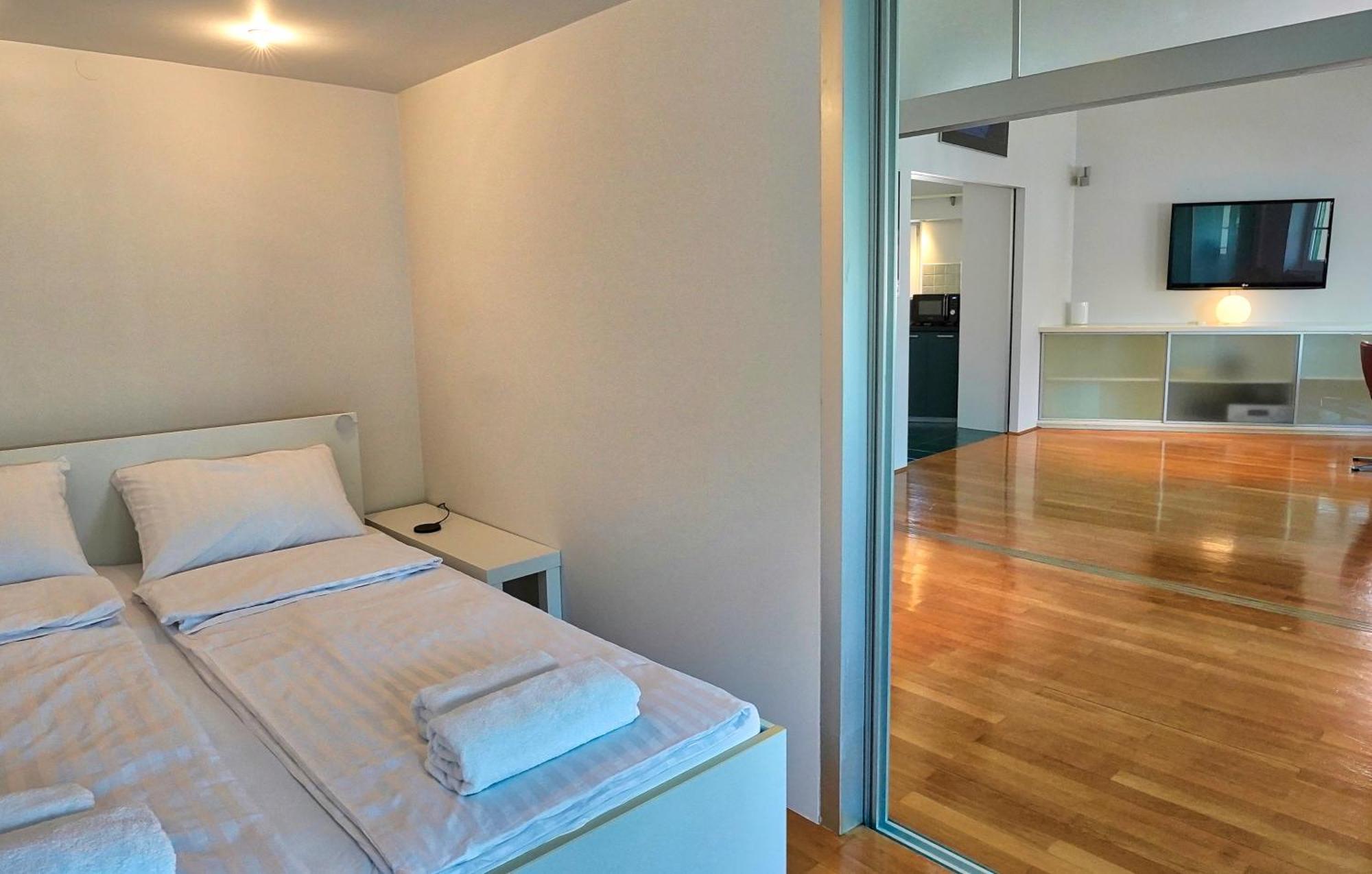 Poet Apartment Ljubljana Exteriör bild